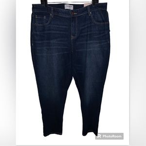 Signature fit 
Mid rise 
Boyfriend jeans